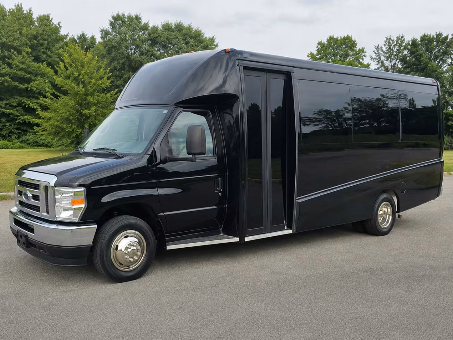 edison 15 passenger minibus rental